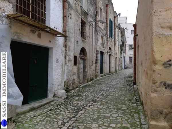 negozio in affitto a Matera