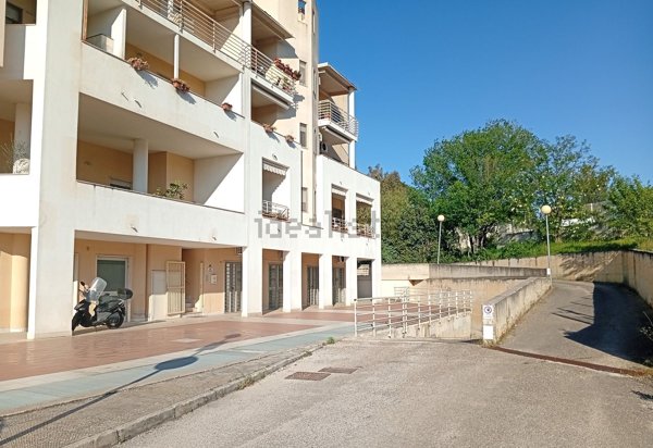 locale commerciale in affitto a Matera