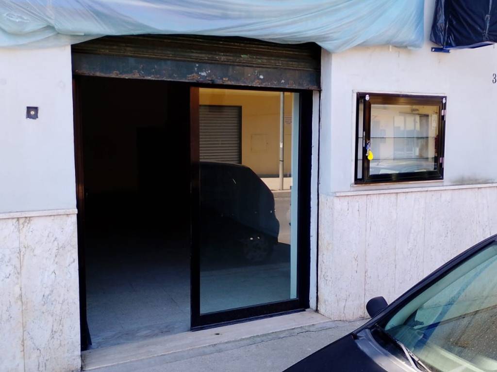 negozio in affitto a Matera