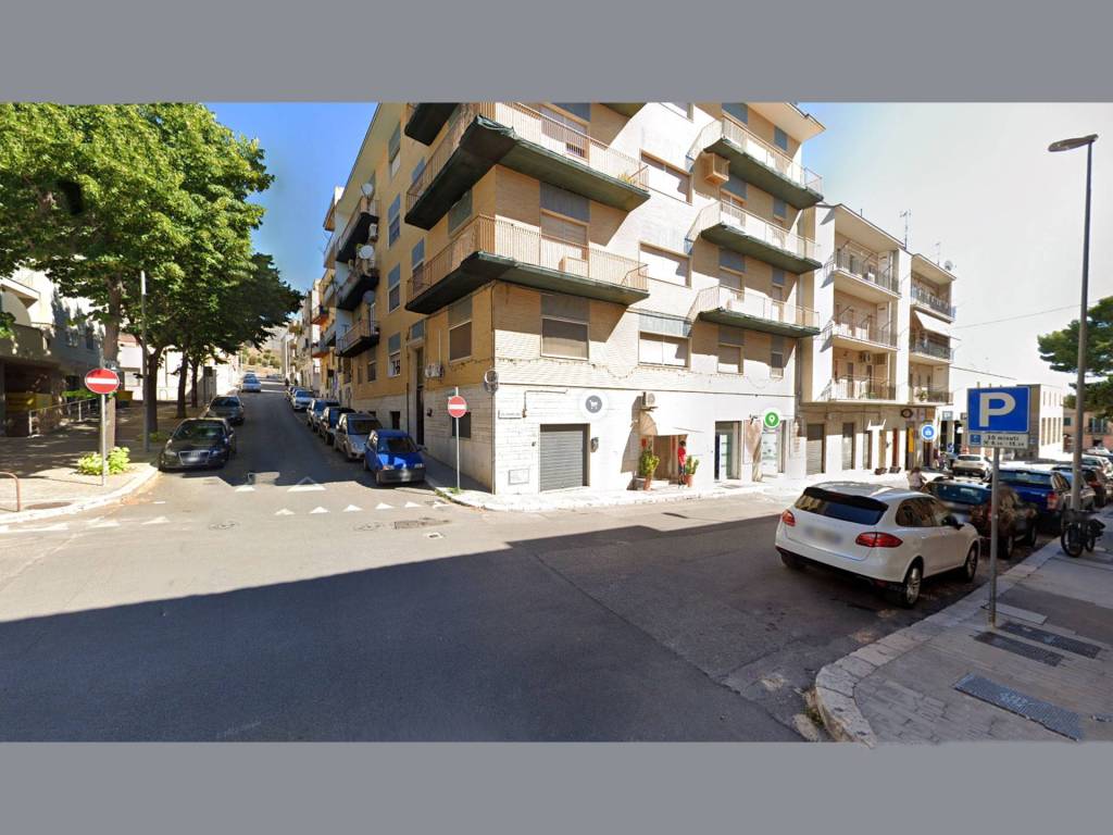 negozio in affitto a Matera in zona Rione Lanera