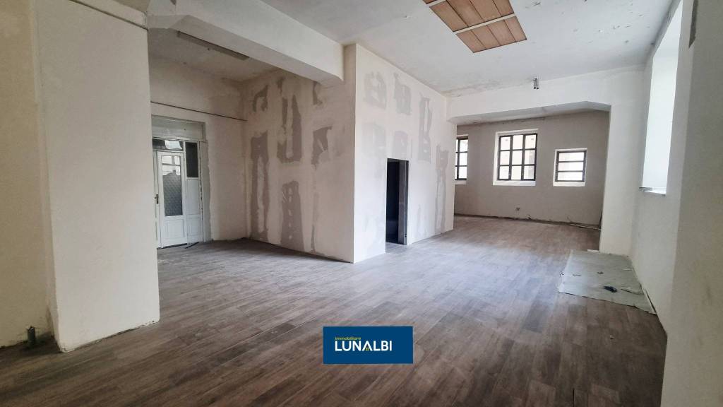 negozio in affitto a Matera