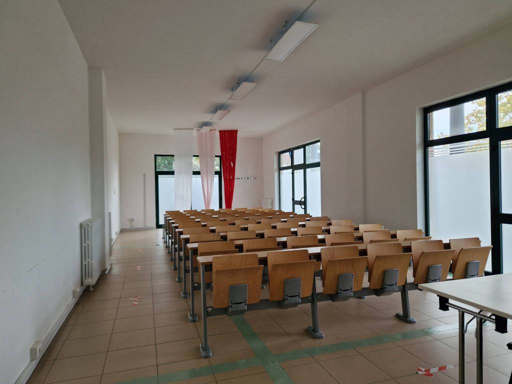 negozio in affitto a Matera in zona Rione Lanera