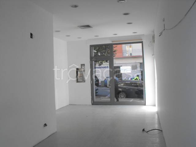 negozio in affitto a Matera in zona Rione Piccianello