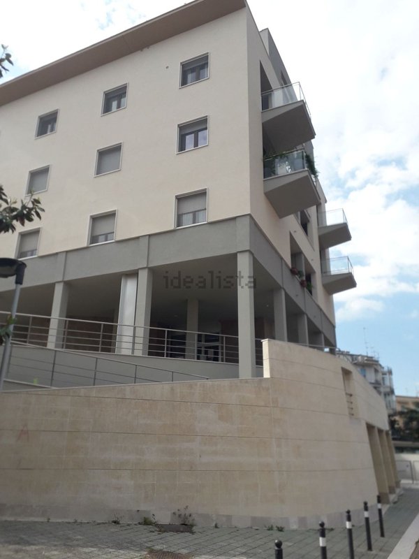 locale commerciale in affitto a Matera