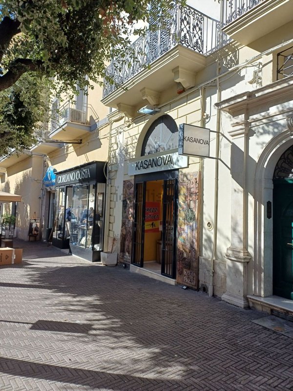 locale commerciale in affitto a Matera