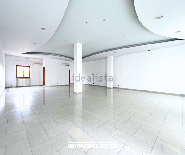 locale commerciale in affitto a Matera in zona Rione Spine Bianche