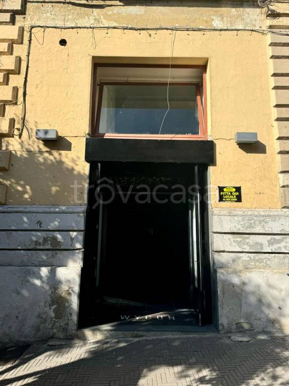 negozio in affitto a Matera