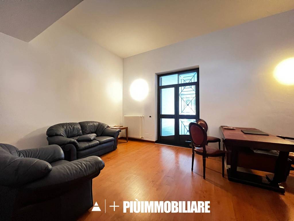 negozio in affitto a Matera in zona Rione Lanera