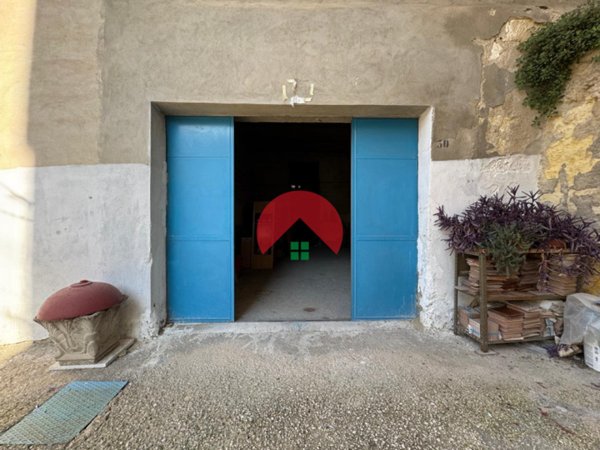 locale commerciale in affitto a Matera
