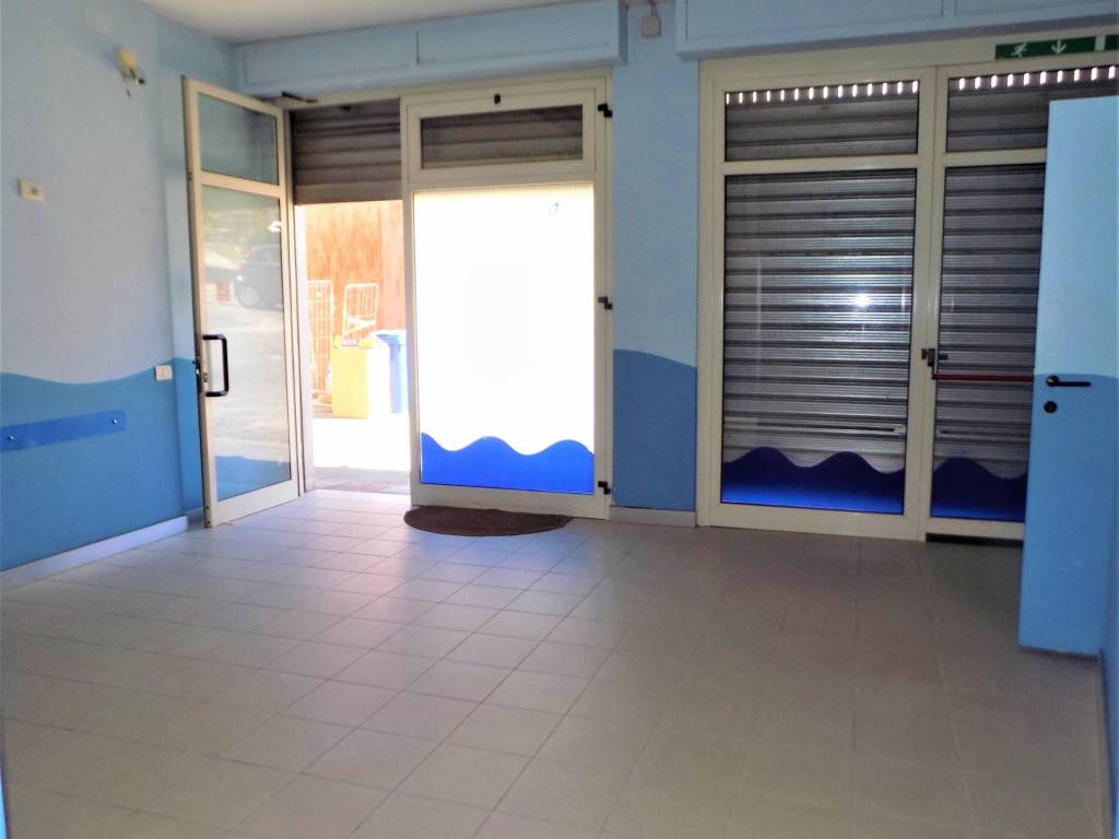 locale commerciale in affitto a Matera