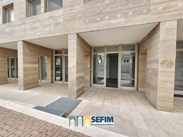 negozio in affitto a Matera