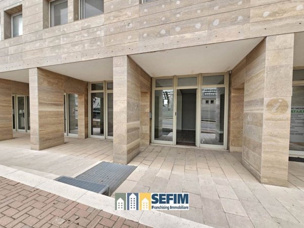 negozio in affitto a Matera