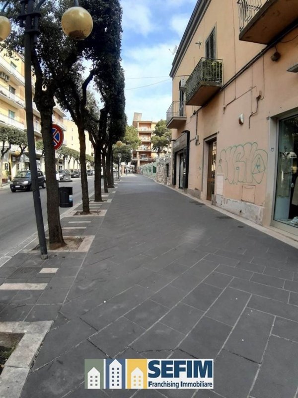 negozio in affitto a Matera