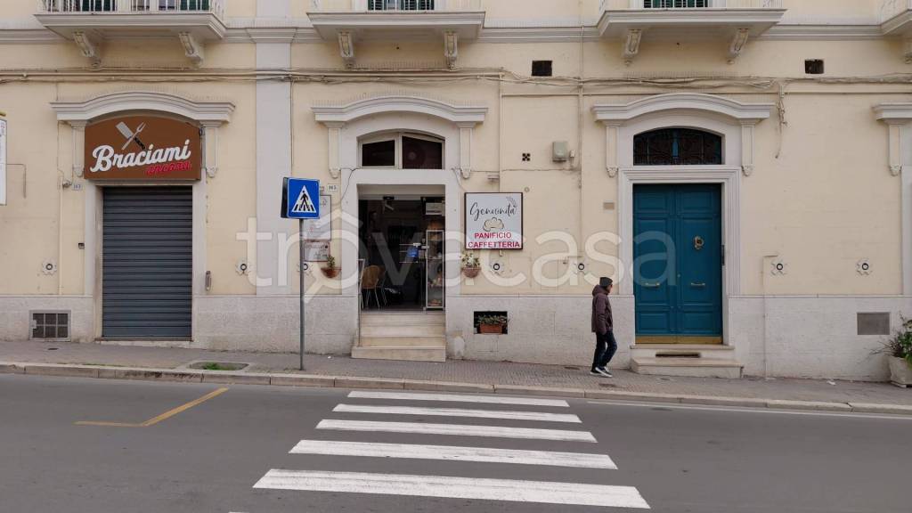 negozio in affitto a Matera
