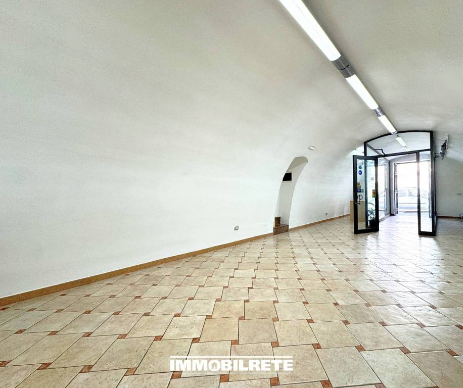 negozio in affitto a Matera