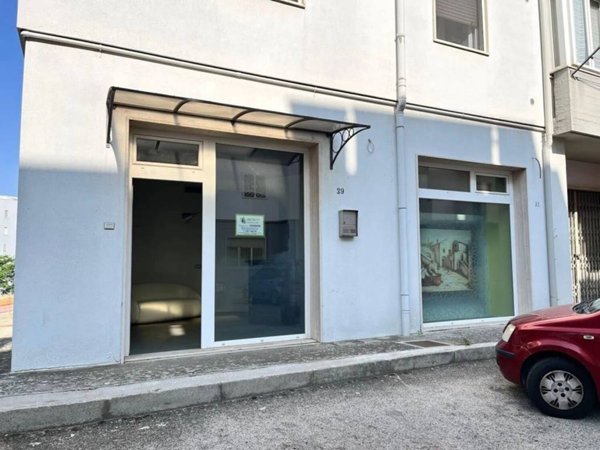 negozio in affitto a Matera