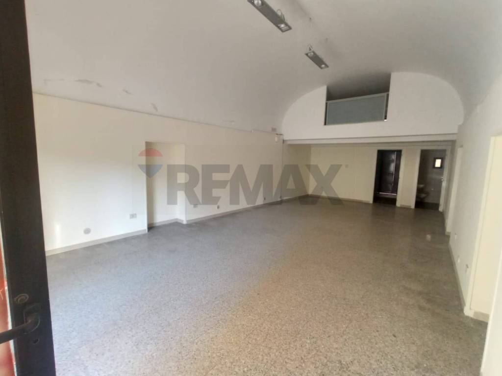 negozio in affitto a Matera