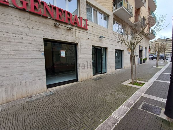 locale commerciale in affitto a Matera