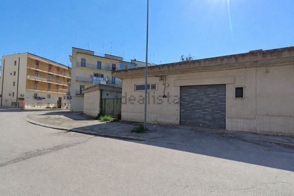 locale commerciale in affitto a Matera in zona Rione Piccianello