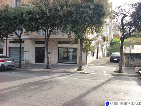 negozio in affitto a Matera