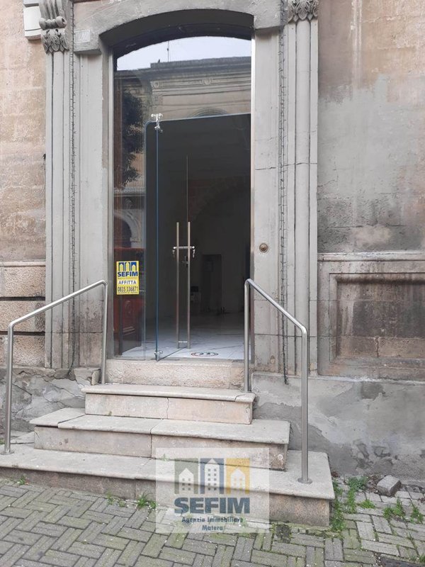 negozio in affitto a Matera