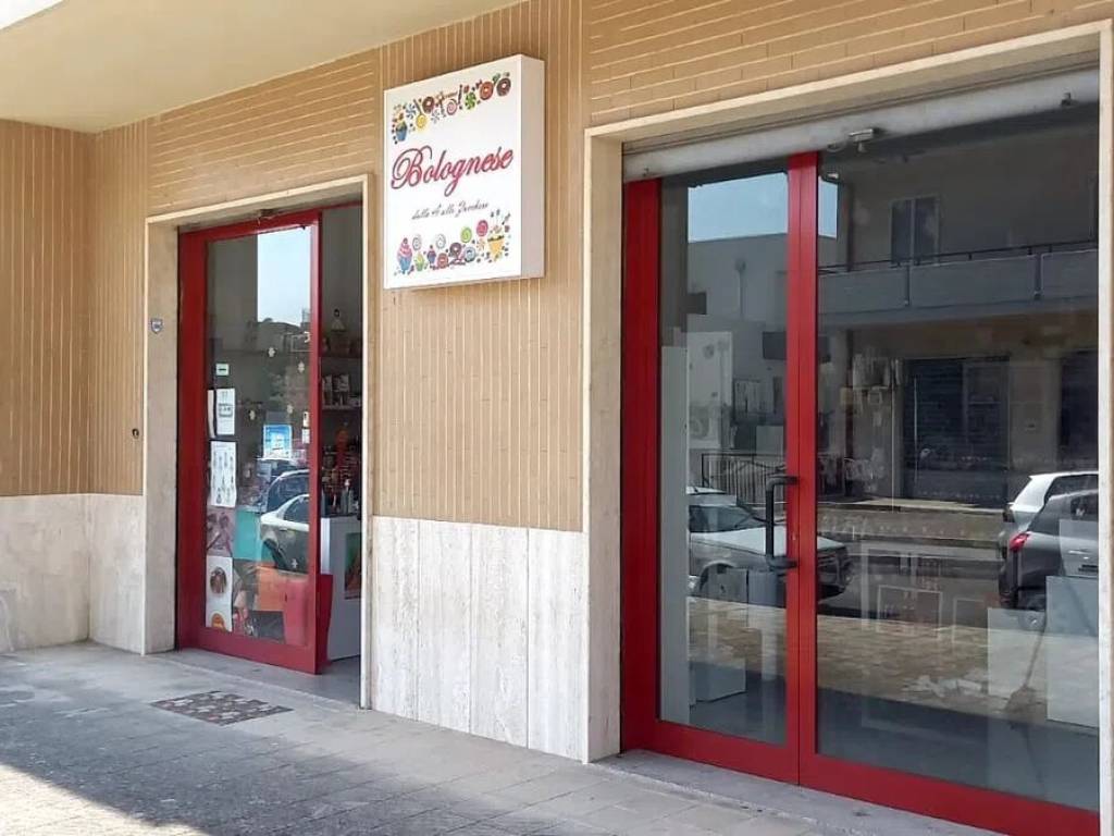 negozio in affitto a Matera