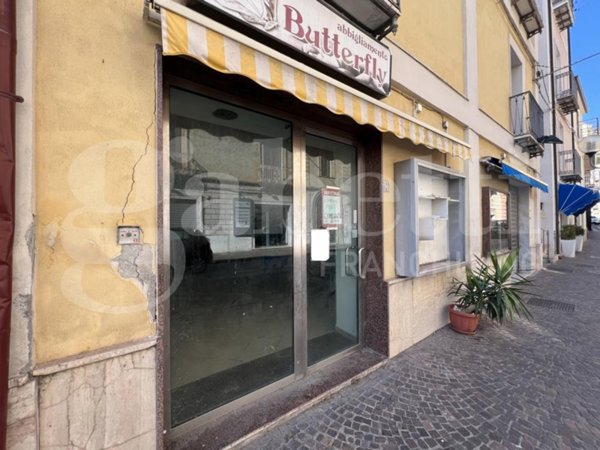 negozio in affitto ad Amantea