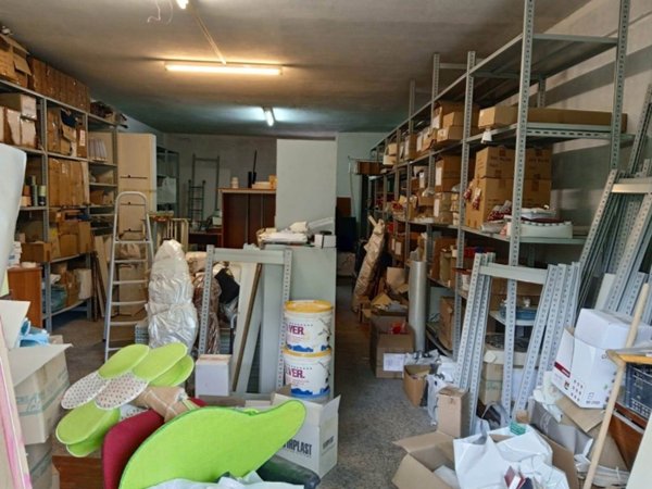 locale commerciale in affitto a Castrolibero in zona Andreotta