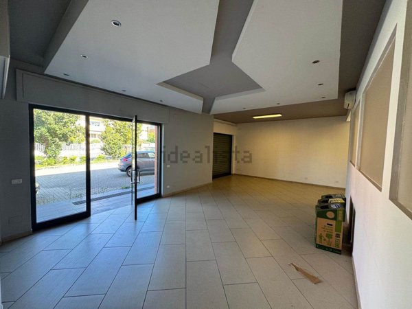 negozio in affitto a Castrolibero