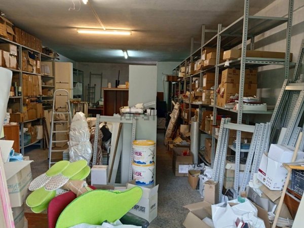 locale commerciale in affitto a Castrolibero