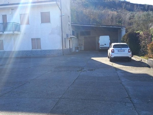 locale commerciale in affitto a Castrolibero