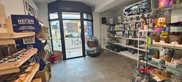 locale commerciale in affitto a Castrolibero in zona Andreotta