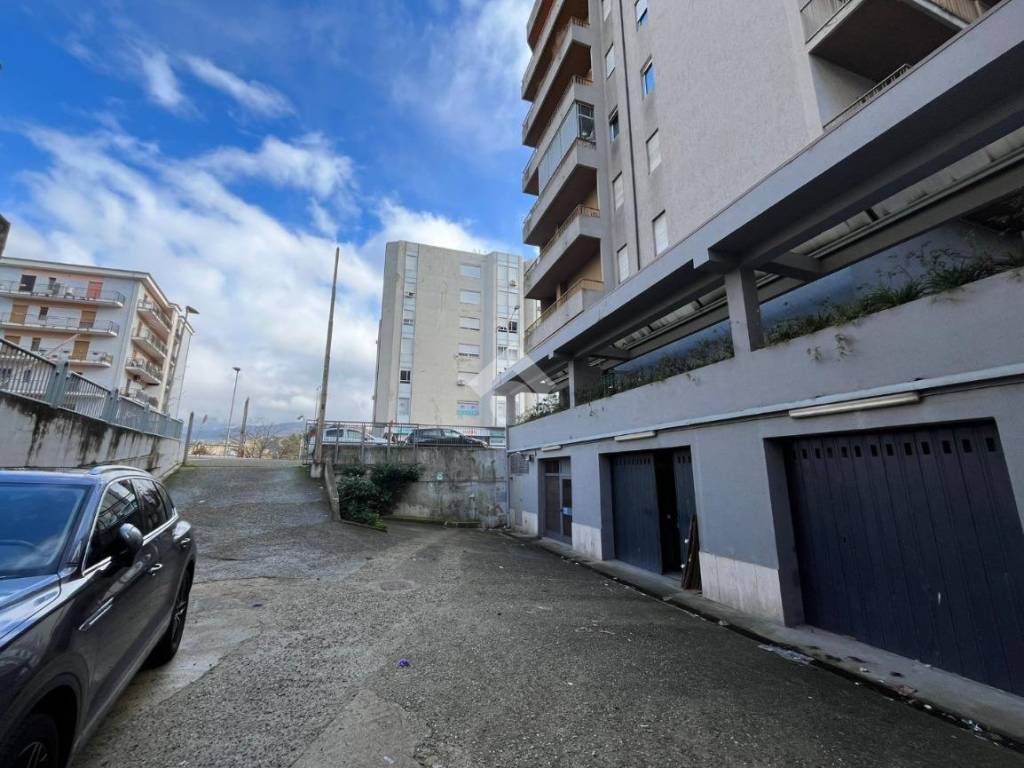 locale commerciale in affitto a Cosenza