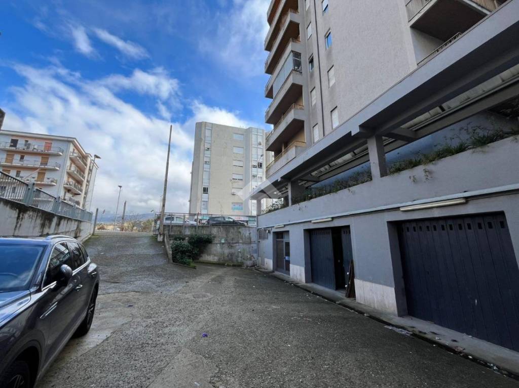 locale commerciale in affitto a Cosenza