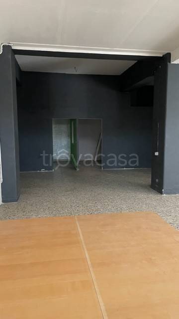 negozio in affitto a Cosenza in zona Panebianco