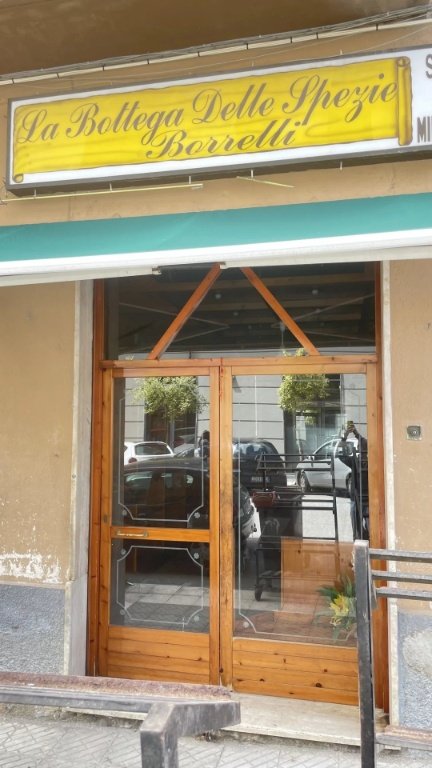 locale commerciale in affitto a Cosenza