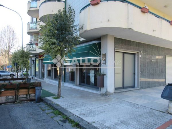 negozio in vendita a Cosenza in zona Panebianco