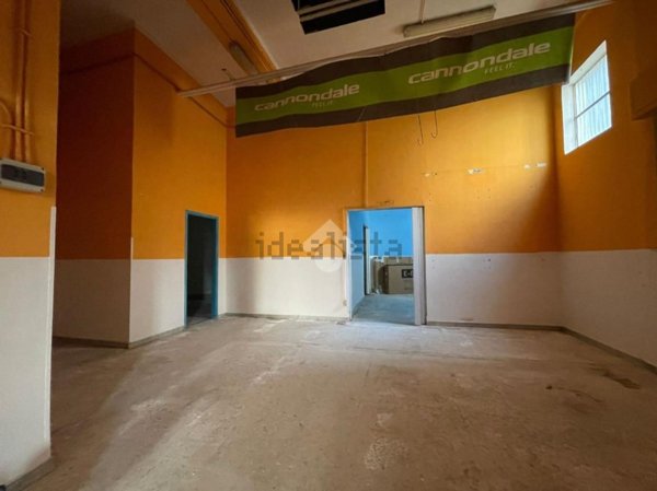locale commerciale in affitto a Cosenza