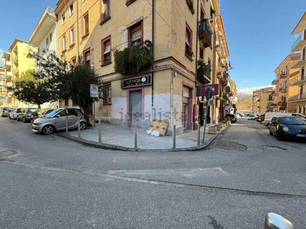locale commerciale in affitto a Cosenza in zona Cosenza Vecchia