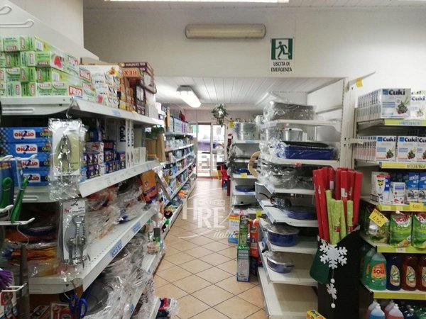 locale commerciale in affitto a Cosenza in zona Donnici