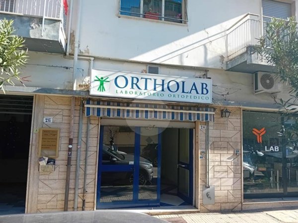 negozio in affitto a Cosenza in zona Cosenza Vecchia