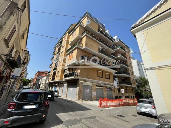 negozio in affitto a Cosenza in zona Cosenza Vecchia