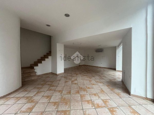 locale commerciale in affitto a Cosenza