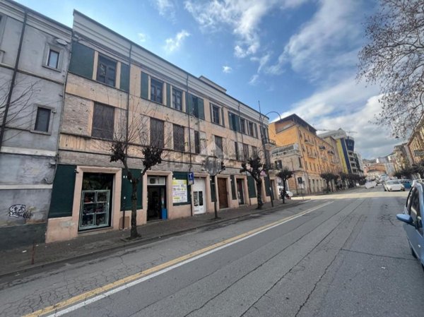 locale commerciale in affitto a Cosenza in zona Cosenza Vecchia