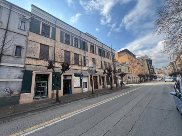 negozio in affitto a Cosenza in zona Cosenza Vecchia