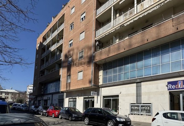 locale commerciale in affitto a Cosenza in zona Cosenza Vecchia