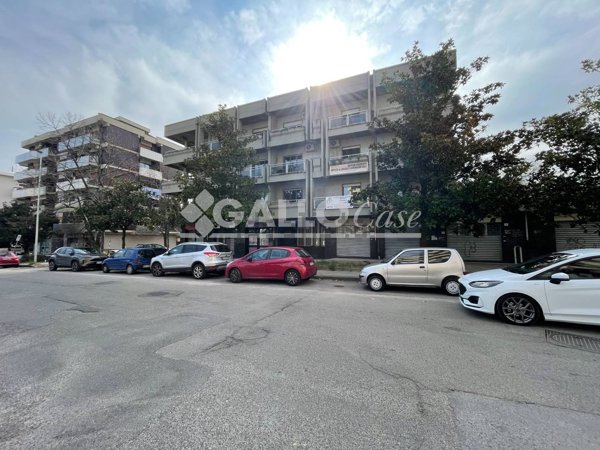 negozio in affitto a Cosenza
