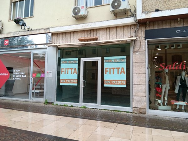 negozio in affitto a Cosenza