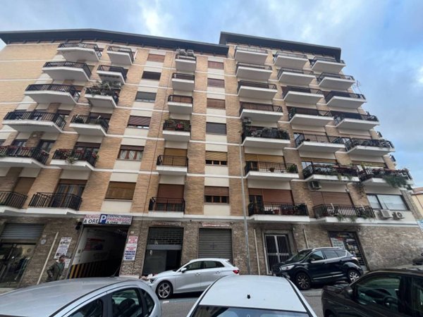 negozio in affitto a Cosenza in zona Panebianco