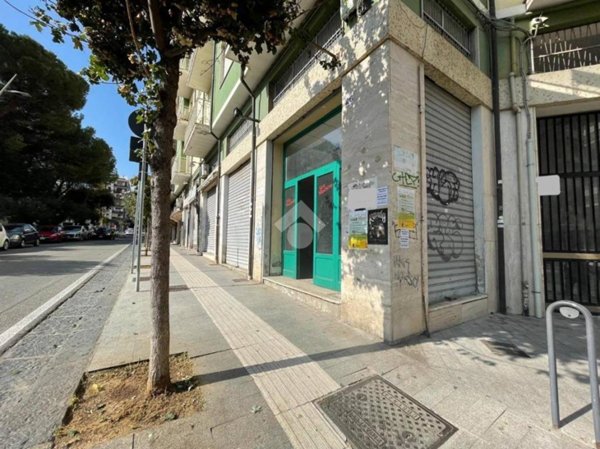 negozio in affitto a Cosenza in zona Cosenza Vecchia